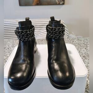 Tory Burch Bloomfield Black Leather Chain Buckle Ankle Boots Bootie Sz 7.5